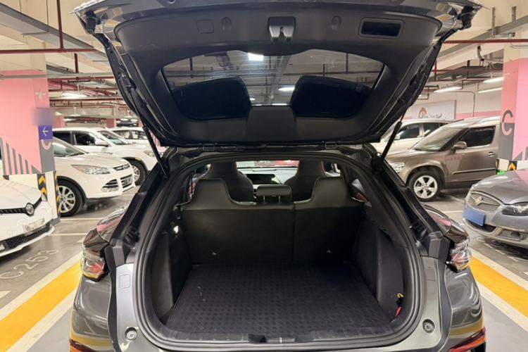 Used CHANGAN UNI-T 2020 1.5T Prestige Version Trunk