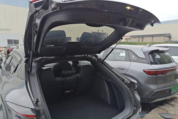 Used CHANGAN UNI-T 2020 1.5T Prestige Version Trunk
