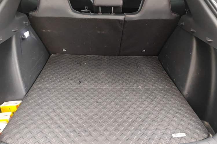 Used CHANGAN UNI-T 2020 1.5T Prestige Version Trunk