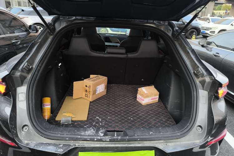 Used CHANGAN UNI-T 2020 1.5T Prestige Version Trunk