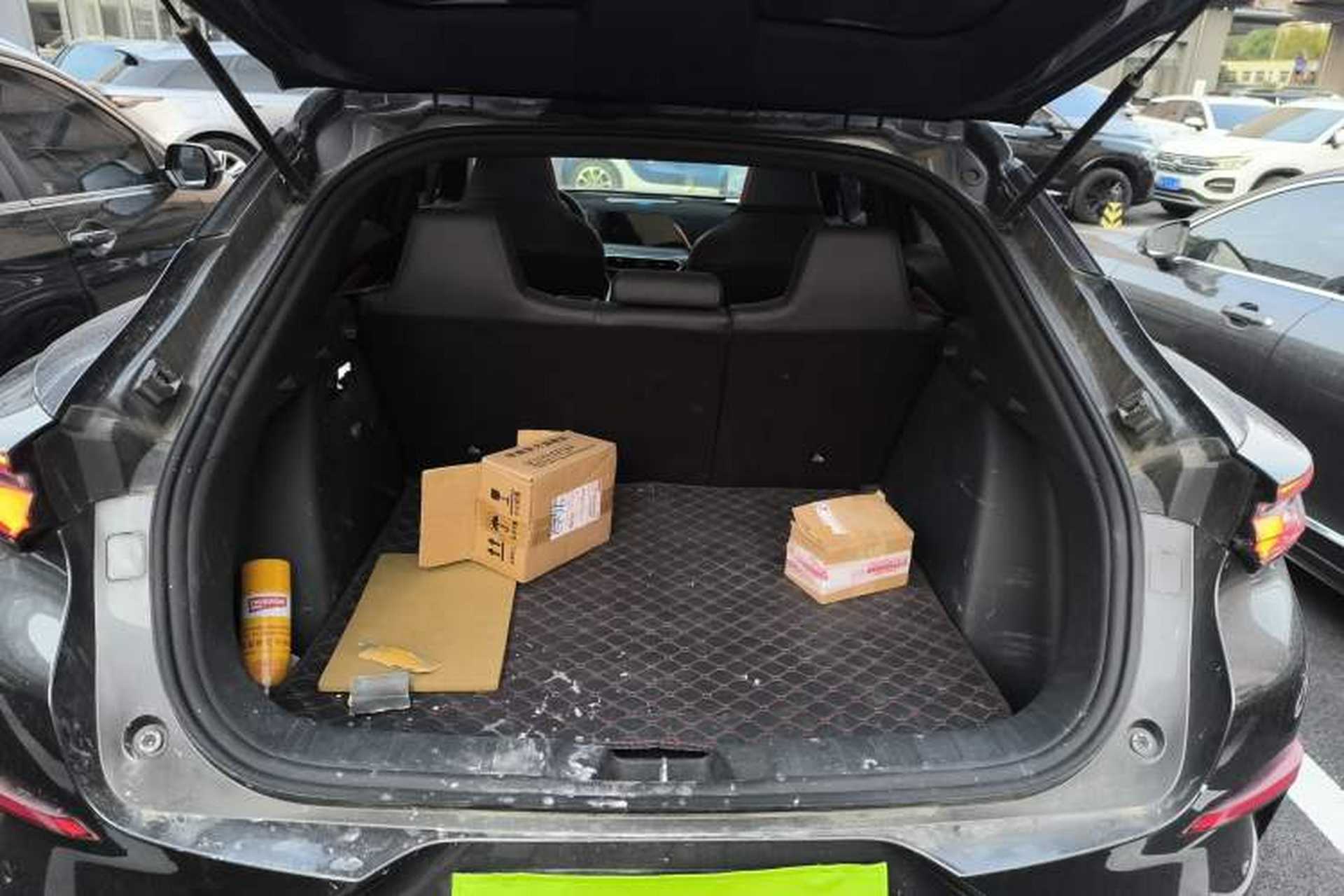 Used CHANGAN UNI-T 2020 1.5T Prestige Version Trunk