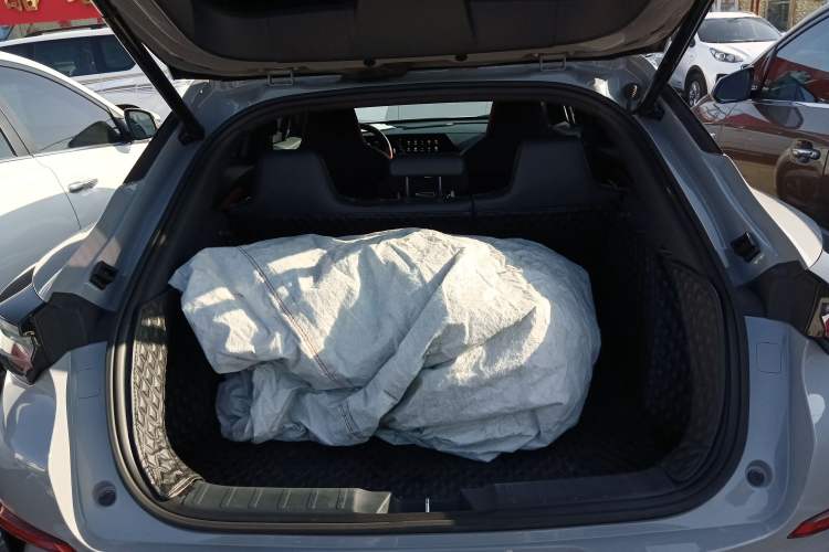 Used CHANGAN UNI-T 2020 1.5T Flagship Version Trunk