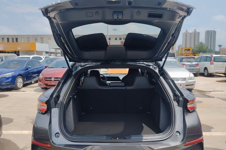 Used CHANGAN UNI-T 2020 1.5T Prestige Version Trunk