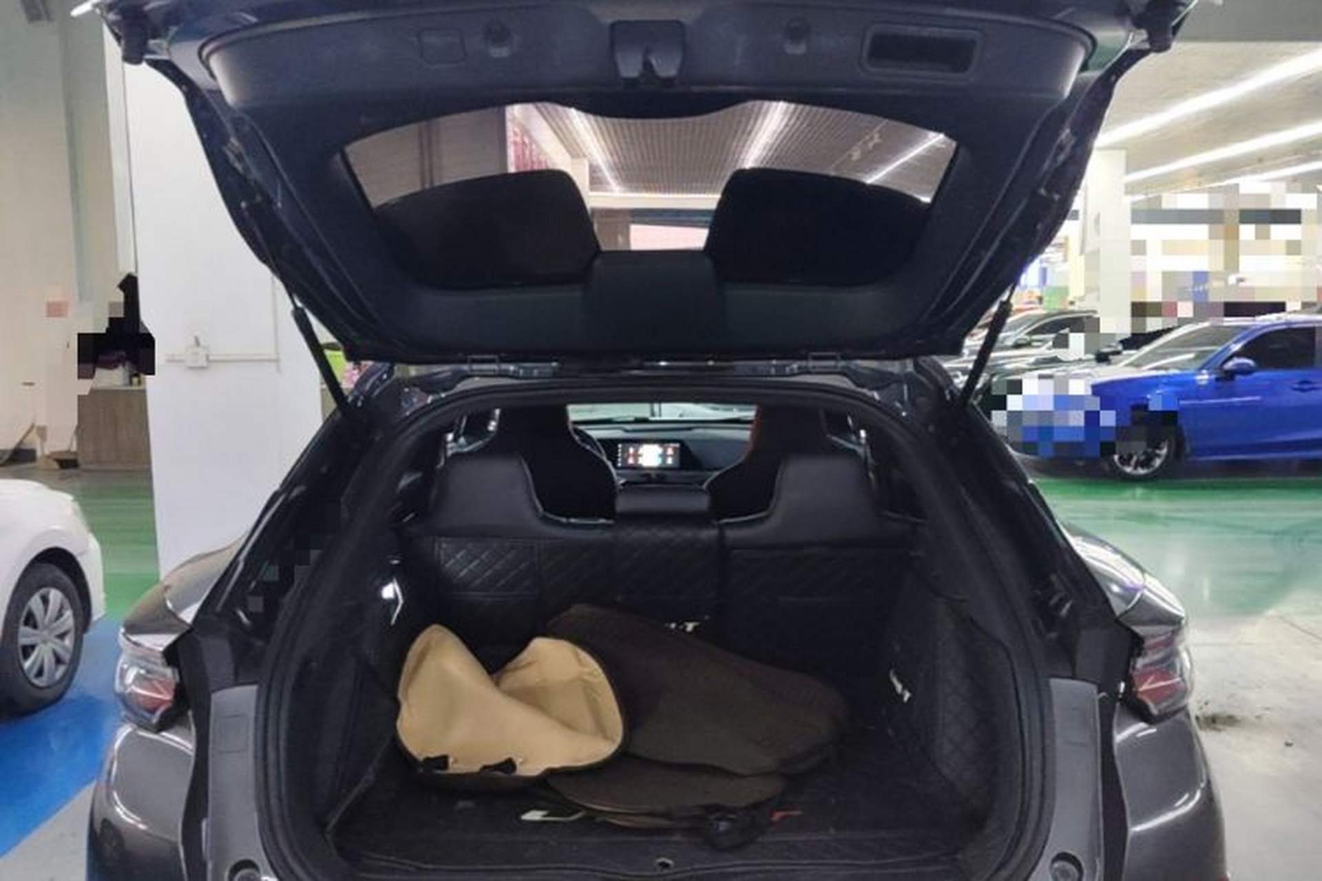 Used CHANGAN UNI-T 2020 1.5T Prestige Version Trunk