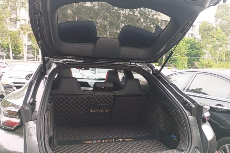Used CHANGAN UNI-T 2020 1.5T Prestige Version Trunk