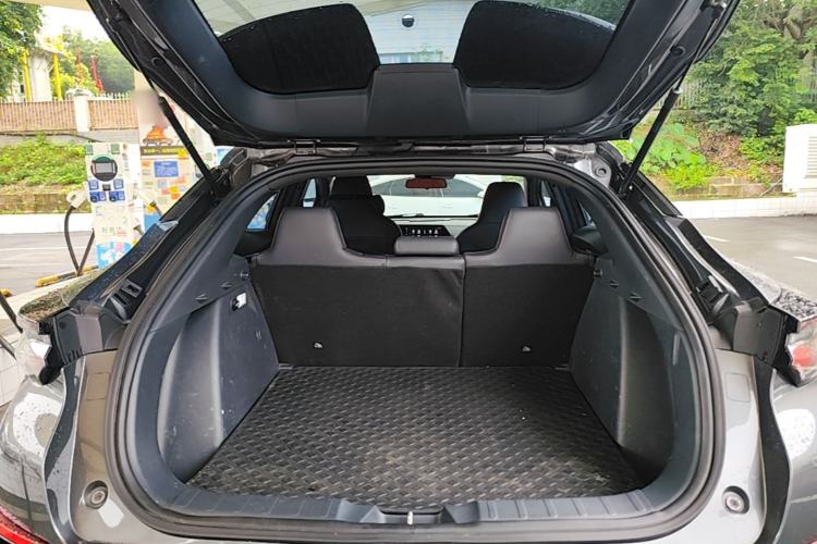 Used CHANGAN UNI-T 2020 1.5T Prestige Version Trunk