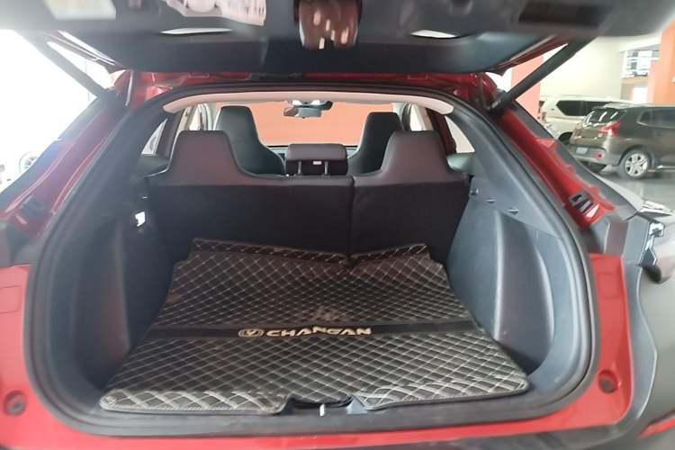 Used CHANGAN UNI-T 2020 1.5T Prestige Version Trunk