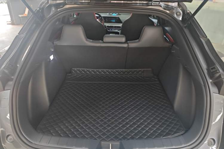 Used CHANGAN UNI-T 2020 1.5T Prestige Version Trunk