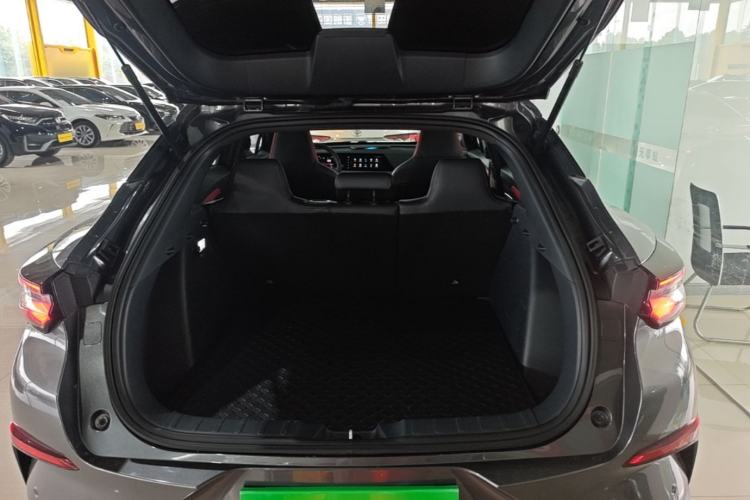 Used CHANGAN UNI-T 2020 1.5T Prestige Version Trunk