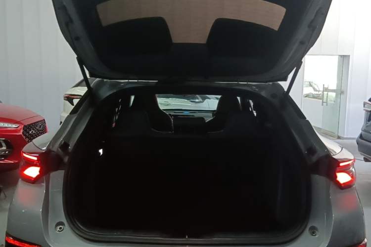 Used CHANGAN UNI-T 2020 1.5T Prestige Version Trunk