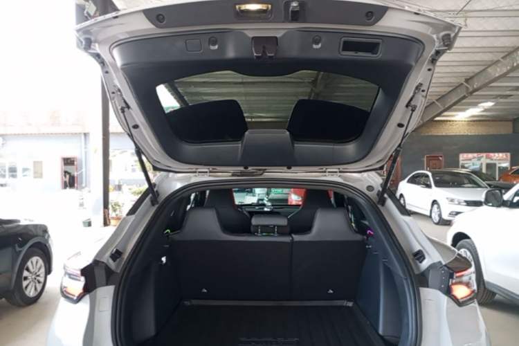 Used CHANGAN UNI-T 2020 1.5T Flagship Version Trunk