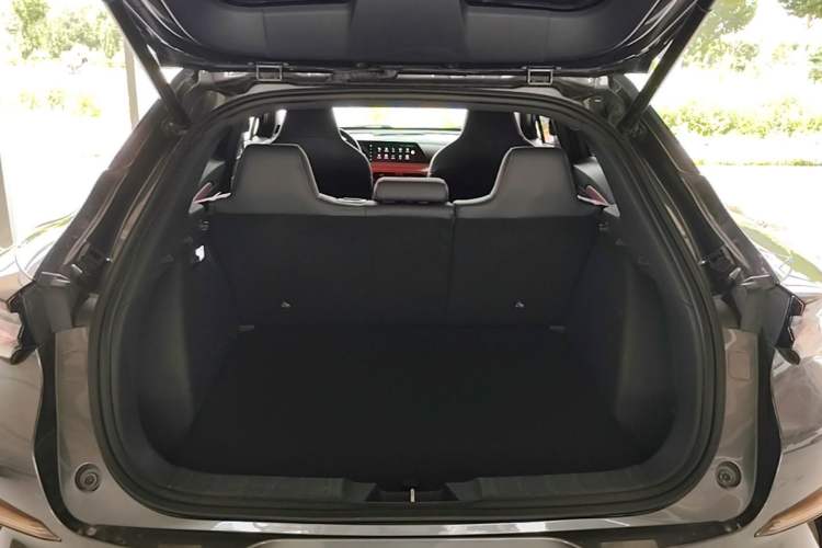 Used CHANGAN UNI-T 2020 1.5T Flagship Version Trunk