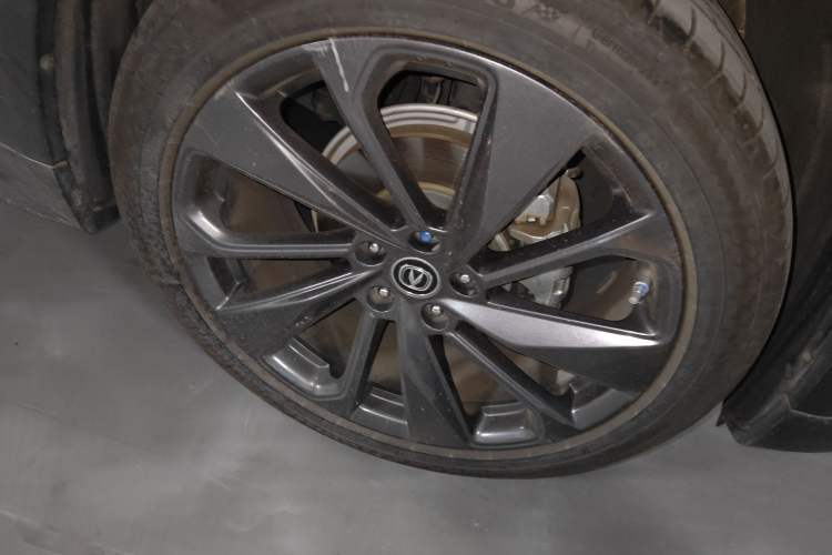 Used CHANGAN UNI-T 2020 1.5T Flagship Version Right Front Wheel Hub