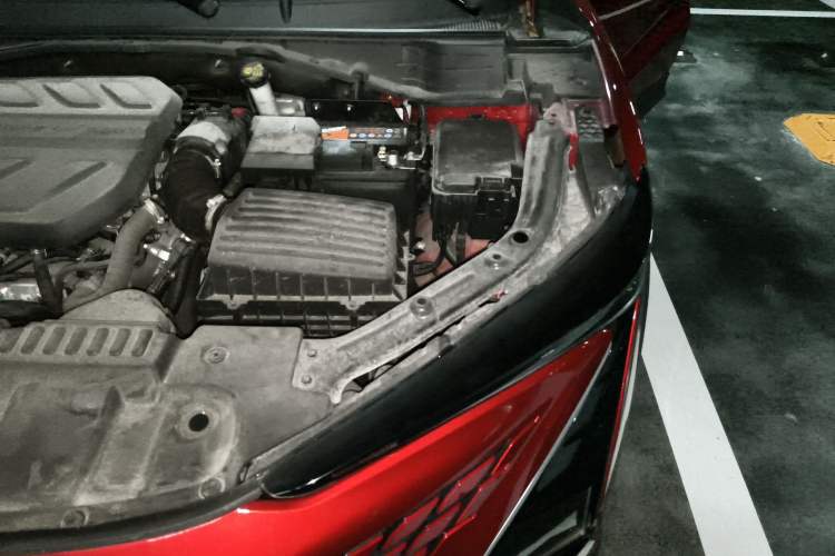 Used CHANGAN UNI-T 2020 1.5T Prestige Version Engine Bay Left