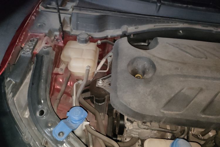Used CHANGAN UNI-T 2020 1.5T Prestige Version Engine Bay Right