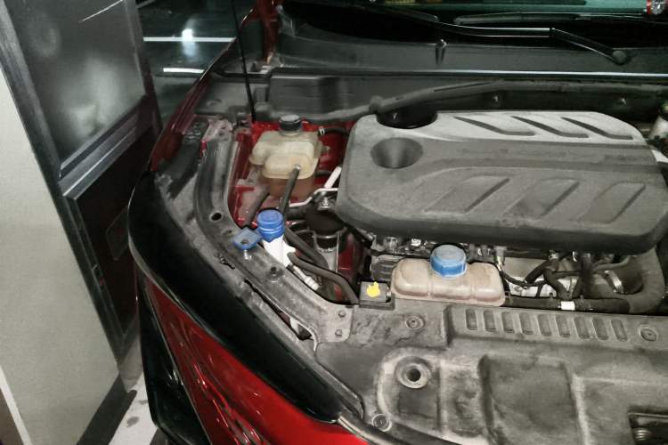 Used CHANGAN UNI-T 2020 1.5T Prestige Version Engine Bay Right