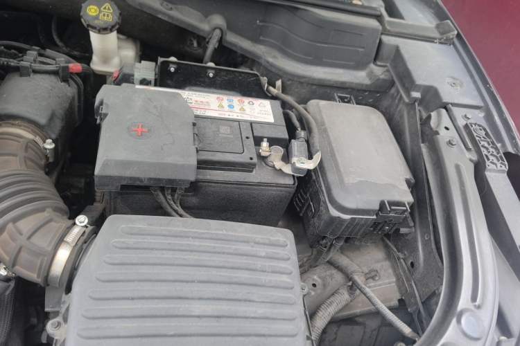 Used CHANGAN UNI-T 2020 1.5T Prestige Version Engine Bay Left