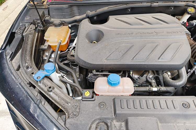 Used CHANGAN UNI-T 2020 1.5T Prestige Version Engine Bay Right