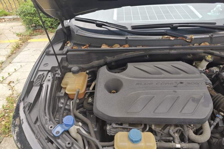 Used CHANGAN UNI-T 2020 1.5T Prestige Version Engine Bay Right