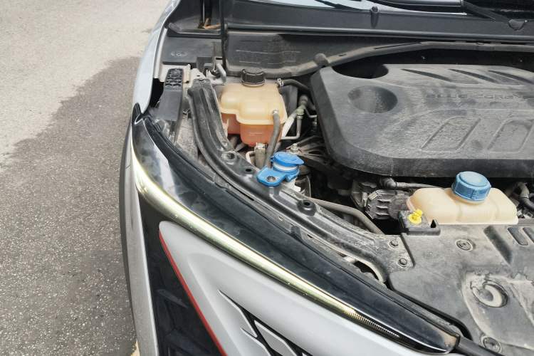 Used CHANGAN UNI-T 2020 1.5T Prestige Version Engine Bay Right