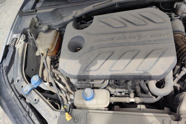 Used CHANGAN UNI-T 2020 1.5T Prestige Version Engine Bay Right