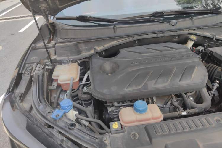 Used CHANGAN UNI-T 2020 1.5T Prestige Version Engine Bay Right