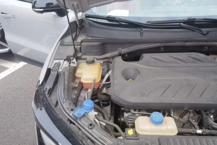 Used CHANGAN UNI-T 2020 1.5T Prestige Version Engine Bay Right