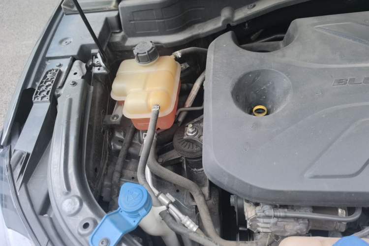 Used CHANGAN UNI-T 2020 1.5T Prestige Version Engine Bay Right