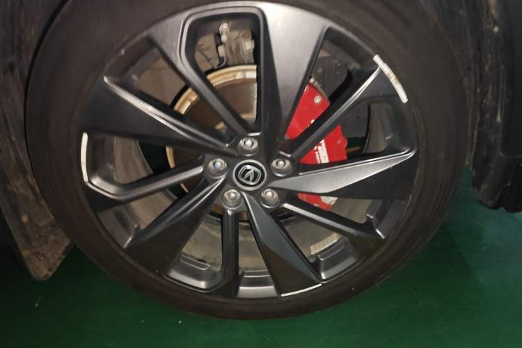 Used CHANGAN UNI-T 2020 1.5T Flagship Version Right Front Wheel Hub