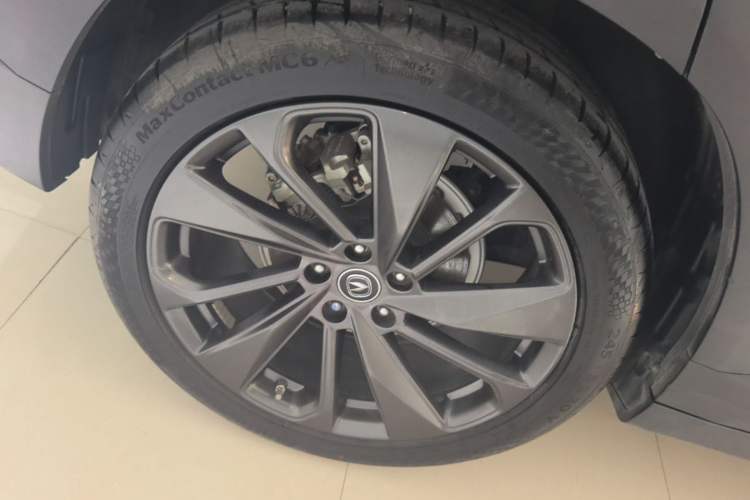 Used CHANGAN UNI-T 2020 1.5T Prestige Version Right Rear Wheel Hub