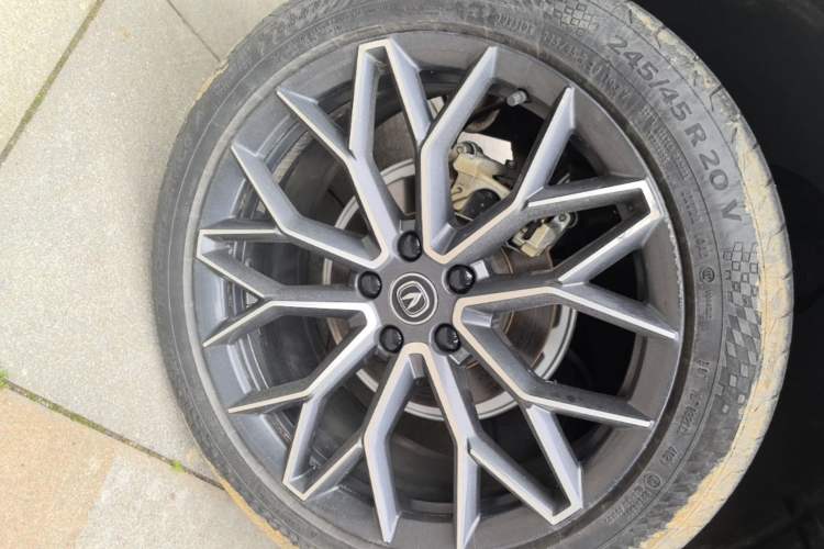 Used CHANGAN UNI-T 2020 1.5T Flagship Version Right Rear Wheel Hub