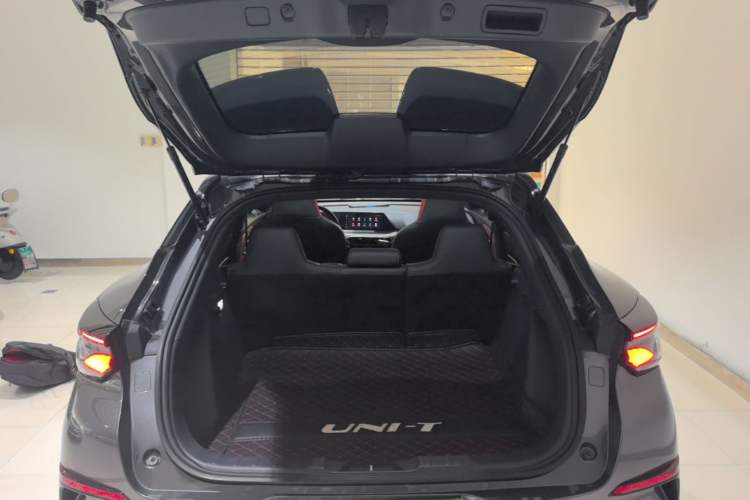 Used CHANGAN UNI-T 2020 1.5T Prestige Version Trunk