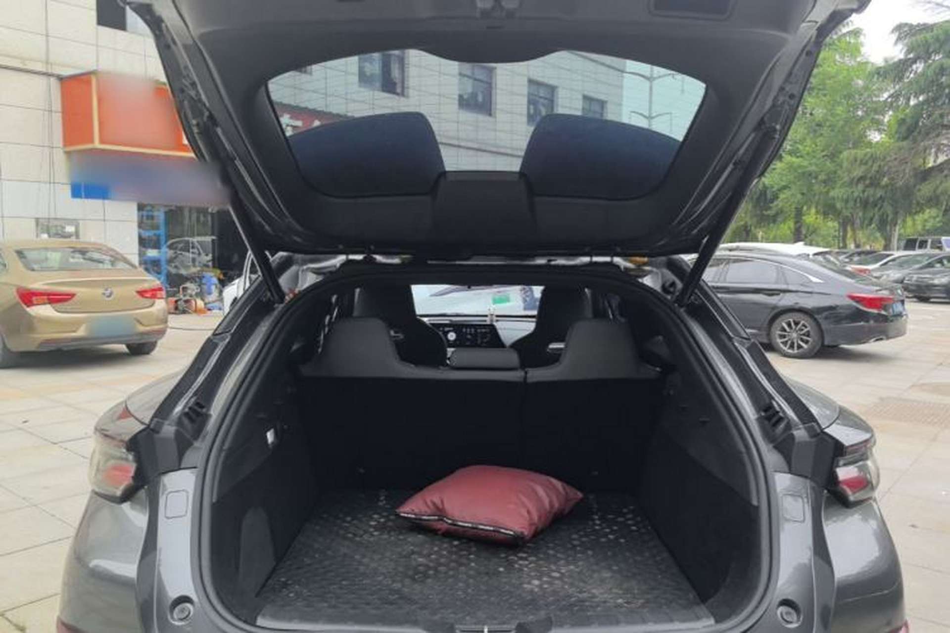 Used CHANGAN UNI-T 2020 1.5T Flagship Version Trunk