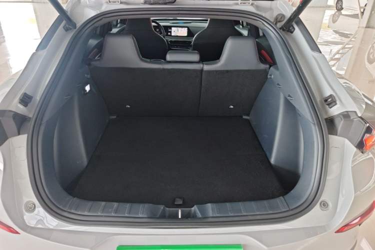 Used CHANGAN UNI-T 2020 1.5T Flagship Version Trunk