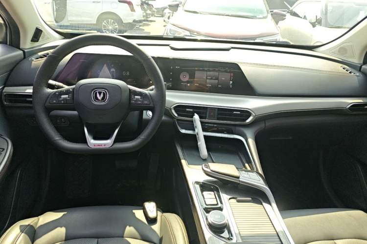 Used CHANGAN UNI-T 2020 1.5T Prestige Version Center Console