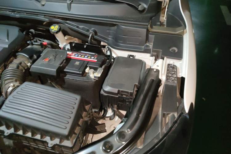 Used CHANGAN UNI-T 2020 1.5T Prestige Version Engine Bay Left