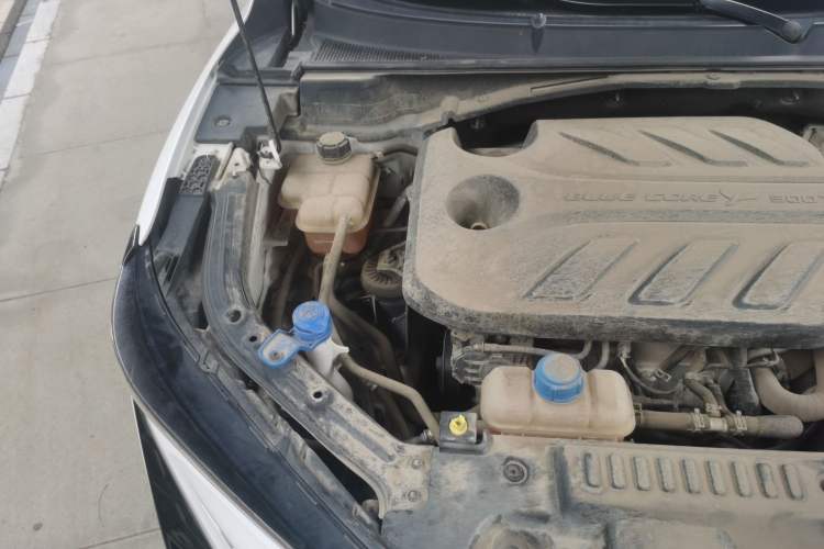 Used CHANGAN UNI-T 2020 1.5T Prestige Version Engine Bay Right