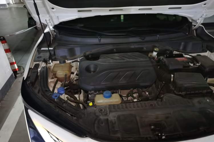 Used CHANGAN UNI-T 2020 1.5T Prestige Version Engine Bay Right