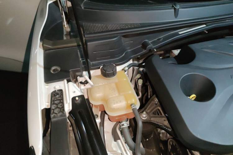 Used CHANGAN UNI-T 2020 1.5T Prestige Version Engine Bay Right