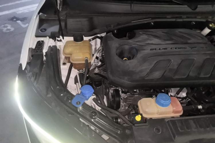 Used CHANGAN UNI-T 2020 1.5T Prestige Version Engine Bay Right