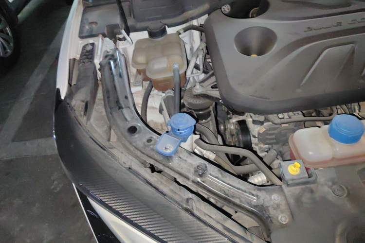 Used CHANGAN UNI-T 2020 1.5T Prestige Version Engine Bay Right