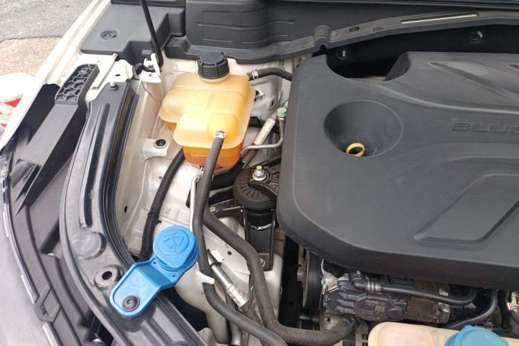 Used CHANGAN UNI-T 2020 1.5T Prestige Version Engine Bay Right