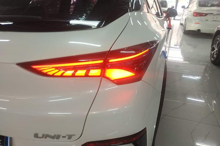 Used CHANGAN UNI-T 2020 1.5T Flagship Version Exterior 2