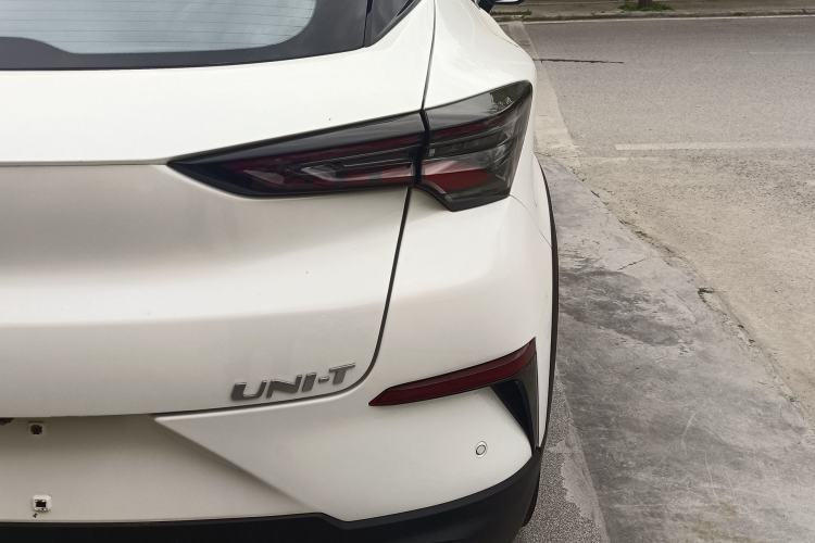 Used CHANGAN UNI-T 2020 1.5T Prestige Version Exterior 3