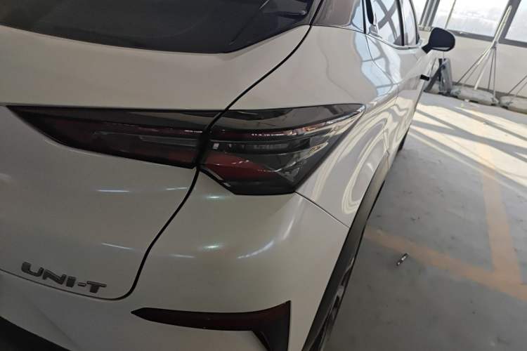 Used CHANGAN UNI-T 2020 1.5T Prestige Version Exterior 3
