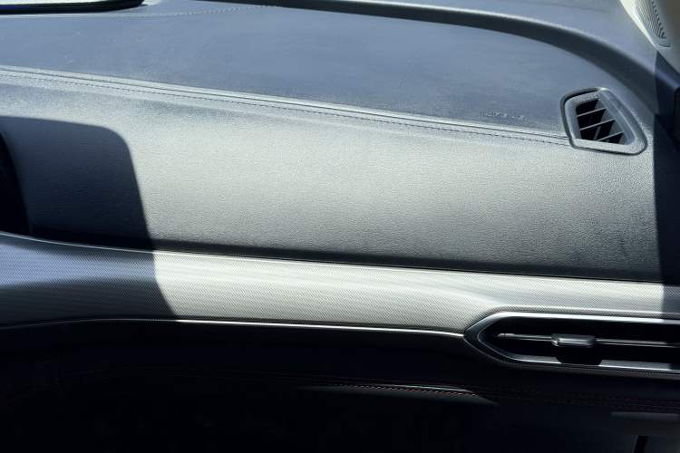 Used CHANGAN UNI-T 2020 1.5T Prestige Version Interior 4