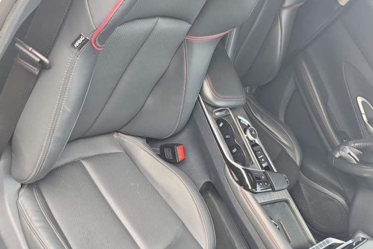 Used CHANGAN UNI-T 2020 1.5T Prestige Version Interior 4