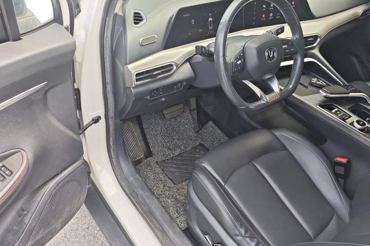 Used CHANGAN UNI-T 2020 1.5T Prestige Version Interior 9