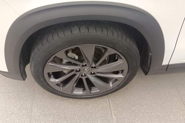 Used CHANGAN UNI-T 2020 1.5T Prestige Version Left Front Wheel Hub