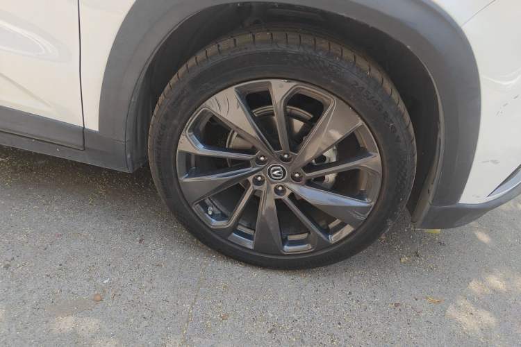 Used CHANGAN UNI-T 2020 1.5T Prestige Version Right Front Wheel Hub